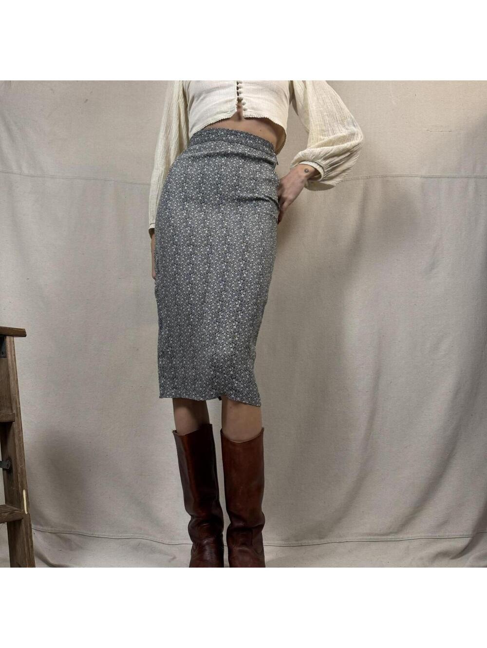 Cute 90s micro floral print blue and white midi pencil skirt